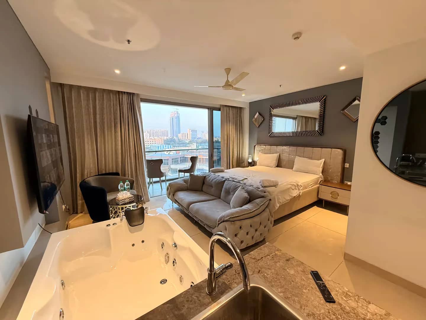 Private Turkish Luxe Jacuzzi Studio - Main Image